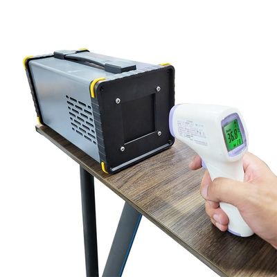 Emissività Fonte di radiazione a temperatura corporea nera 0,99 con alimentazione a corrente alternata da 110 a 220 V